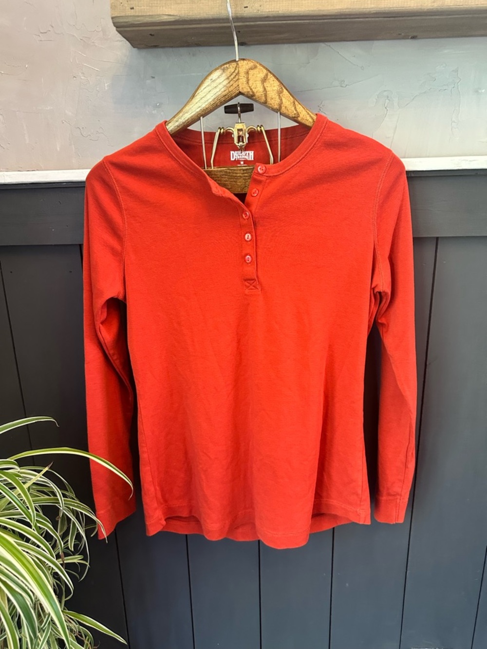 Duluth‎ Trading Co Women's Orange-Red Long Sleeve Henley size Medium
